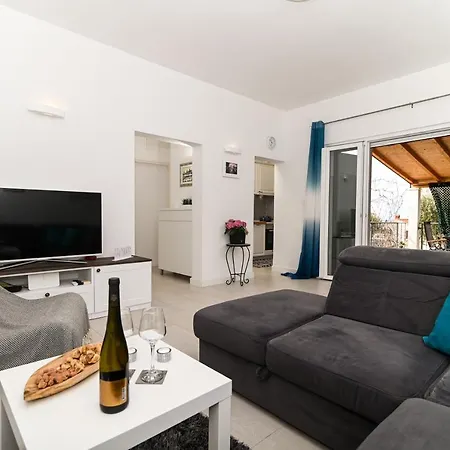 House Dijana, Kanica * Rogoznica (Sibenik-Knin)